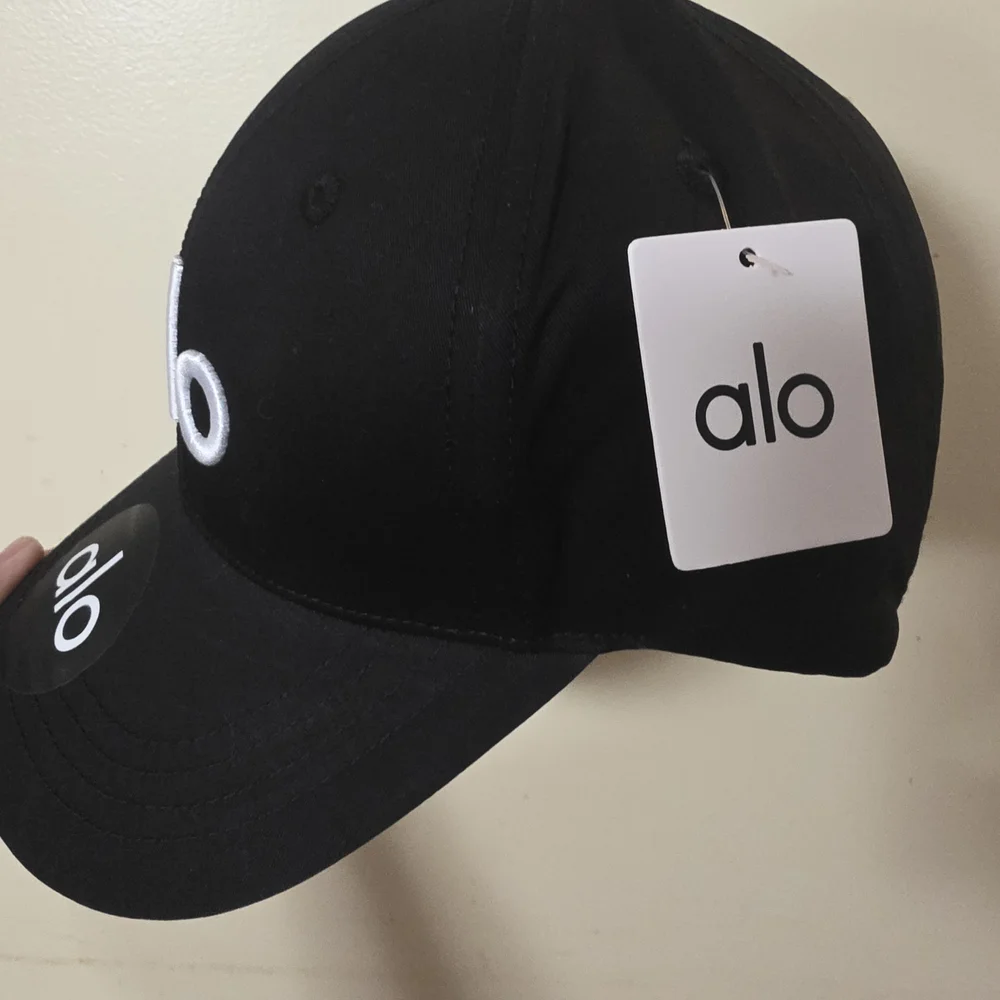 ALO Yoga Black Cap - Picture 3 of 6